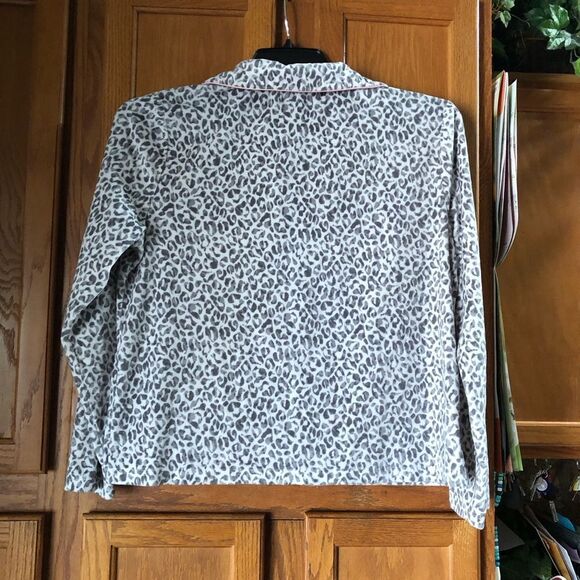 BCBGMAXAZRIA Collared Button Front Animal Print Pajama Top - M - Picture 9 of 13